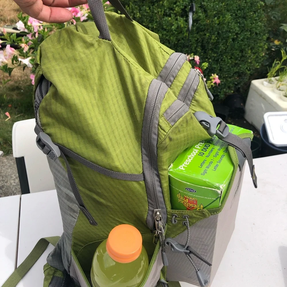 REI Rucksack Hydration Men’s Green and Gray Camping Backpack